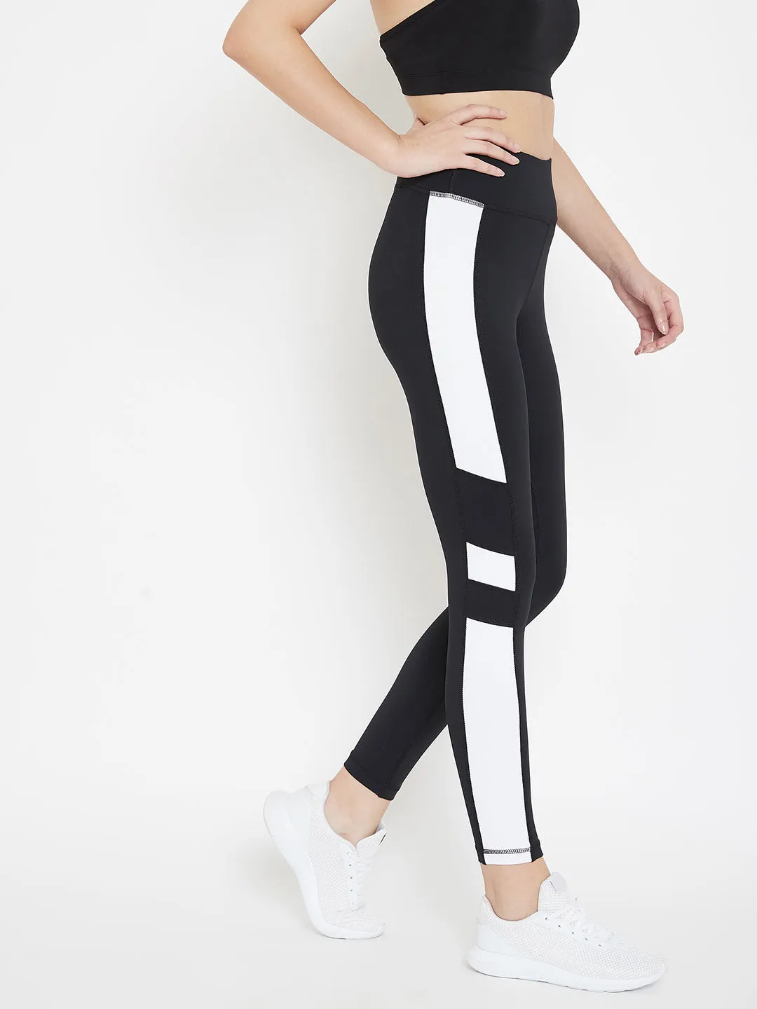 JUMP USA Women Black & White Colourblocked Active Wear Tights