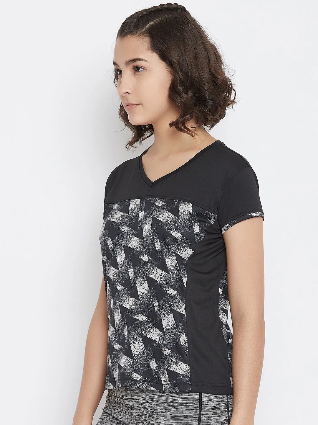 JUMP USA Women Grey & Black Geometric Print V-Neck Sports T-shirt