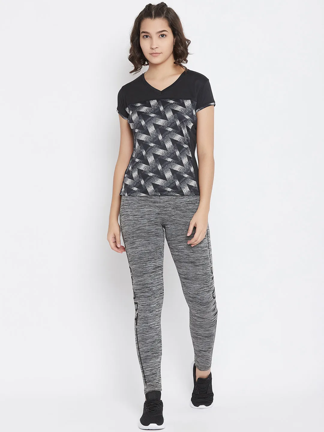 JUMP USA Women Grey & Black Geometric Print V-Neck Sports T-shirt